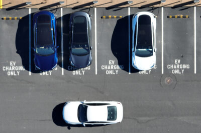 What Are The Benefits of Using A Tesla Wall Charger in Tallahassee, 32301
